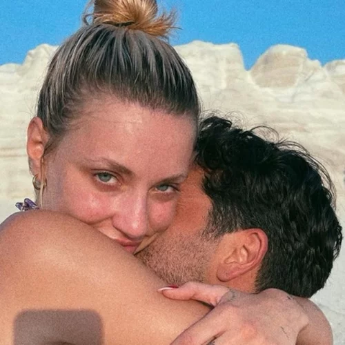 Γαρυφαλλιά Καληφώνη | Τα φιλιά με τον Χρήστο Μάστορα στη θάλασσα