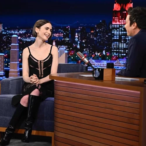 Όταν η Lily Collins μίλησε στην εκπομπή του Jimmy Fallon για τον Κυριάκο Μητσοτάκη