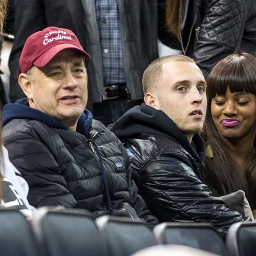 Ο γιος του Tom Hanks, Chet, πιστεύει ότι ο πατέρας του δεν ήταν ένα "δυνατό αντρικό πρότυπο" για εκείνον