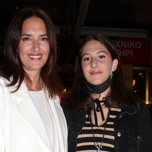 Νόνη Δούνια | Σπάνια εμφάνιση με την κόρη της, Ρία στην εβδομάδα μόδας της Αθήνας