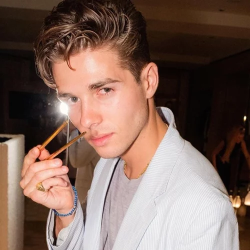 Ο 22χρονος γιος του Παύλου Γλύξμπουργκ και της Marie Chantal, Αχιλλέας, είναι ερωτευμένος και δεν το κρύβει