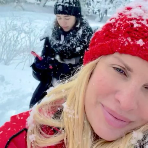 Ελένη Μενεγάκη | Οι νέες φωτογραφίες με τις κόρες της και τα παιχνίδια στα χιόνια