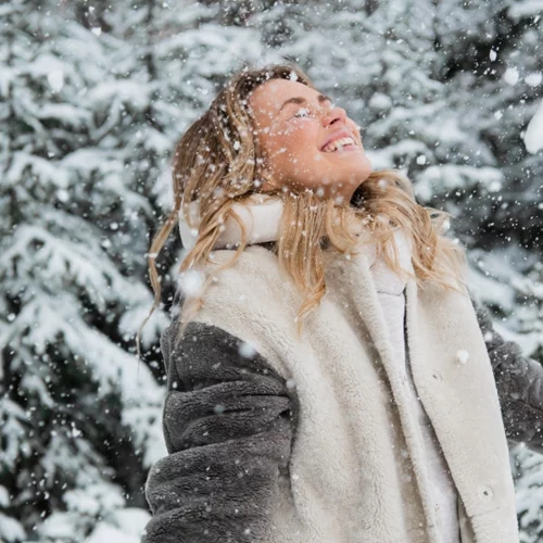 Ετοιμάζεσαι να πας στα χιόνια; | Το μπουφάν που θα σε βγάλει ασπροπρόσωπη