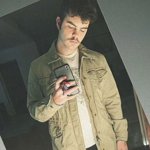 Στο γυμναστήριο ο Άγγελος Λάτσιος | Μάς δείχνει τα εντυπωσιακά γυμνασμένα μπράτσα του