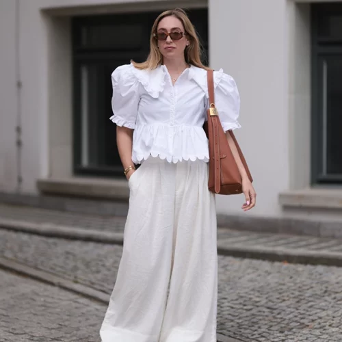 Μπεζ και λευκό | Πώς θα φορέσεις με στιλ τον πιο σοφιστικέ συνδυασμό του καλοκαιριού