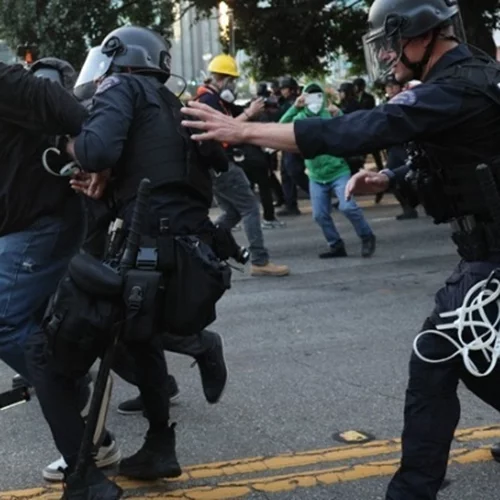 Πάνω από 100 συλλήψεις στις διαδηλώσεις στο Λος Άντζελες