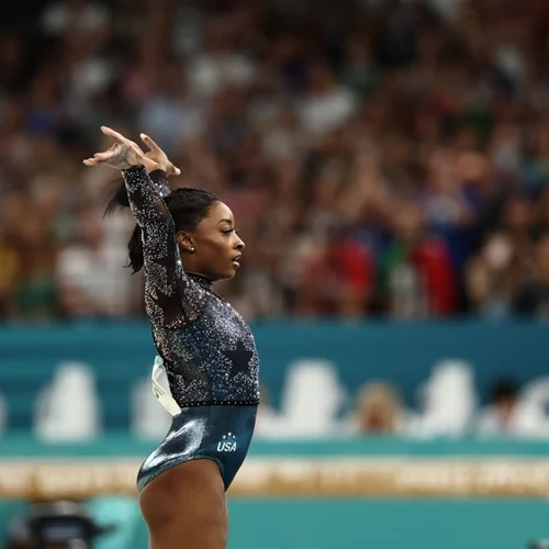 Σιμόν Μπάιλς: Το χρυσό κορίτσι της ενόργανης που χρειάστηκε να ξεπεράσει θεόρατα εμπόδια