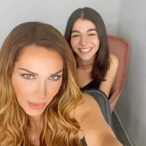 Μελίνα Νικολαΐδη | Νέες φωτογραφίες της πανύψηλης 17χρονης - Με μίνι φόρεμα σε έξοδό της