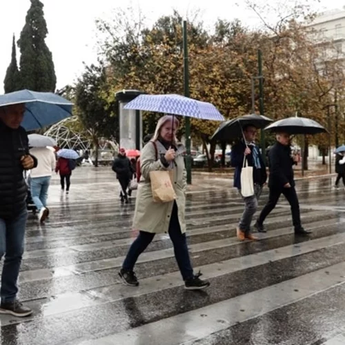Άστατος ο καιρός σήμερα: Ισχυροί άνεμοι, τοπικές βροχές και υψηλές θερμοκρασίες