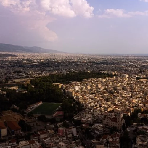 Καιρός | Αίθριος με αραιές νεφώσεις και τοπικές βροχές - Έως τους 24 βαθμούς η θερμοκρασία