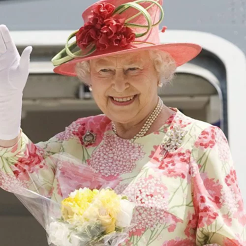 Η παράξενη παράδοση της βασίλισσας Ελισάβετ με τη ζυγαριά και το καθιερωμένο πρόγραμμα των Χριστουγέννων στο Norfolk