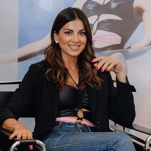 Η Σταματίνα Τσιμτσιλή μας εμπνέει για το πώς να φορέσουμε το μαγιό μας ακόμα και με τζιν