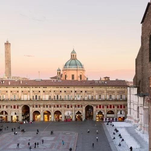 Μπολόνια | Τρεις λόγοι για να επισκεφθείς αυτή την άνοιξη την "Κόκκινη Πόλη" της Ιταλίας