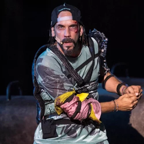 Επίδαυρος | Απίθανος ο Πάνος Μουζουράκης στους "Ιππείς" - Παρέλαση πολιτικών και ηθοποιών από το αρχαίο θέατρο