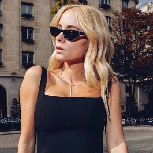 Η Δούκισσα Νομικού με το τζιν παντελόνι που θα φορέσουμε περισσότερο αυτή τη σεζόν