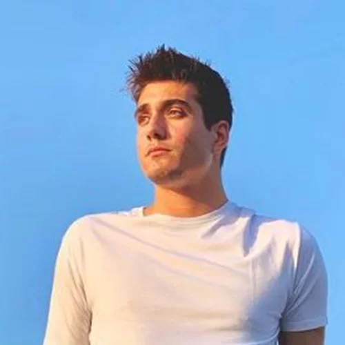 Γιώργος Κακοσαίος | 10 φωτογραφίες που αποδεικνύουν πως θα "κάψει" πολλές καρδιές