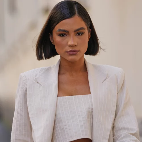 Έχεις καρέ κούρεμα; Αυτό είναι το classy χτένισμα που θα αναβαθμίσει το look σου για τις γιορτές