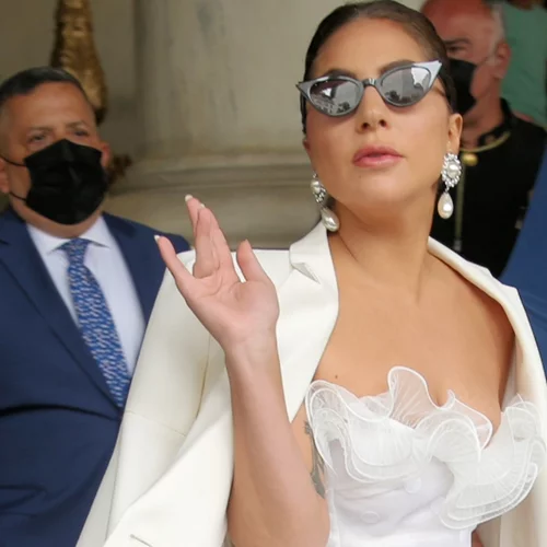 Η Lady Gaga αλλάζει σελίδα | Επανασυστήνεται μέσα από τo Old Hollywood style