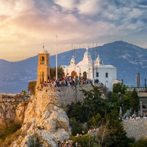 28η Οκτωβρίου | Eπεσαν οι 21 ιστορικοί κανονιοβολισμοί από τον Λυκαβηττό