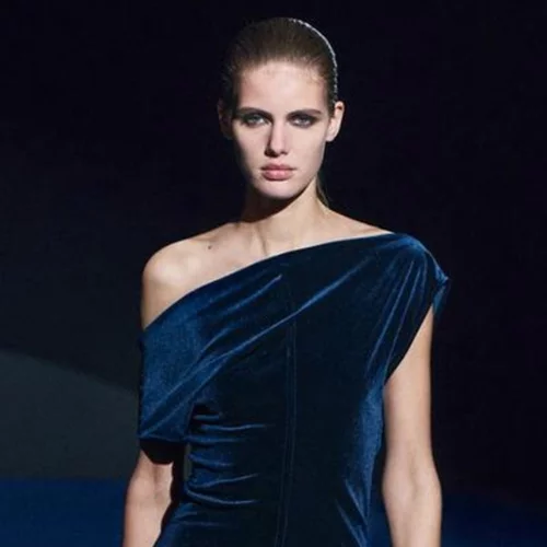 Τα βελούδινα φορέματα από τη Zara που είναι must για τις γιορτές