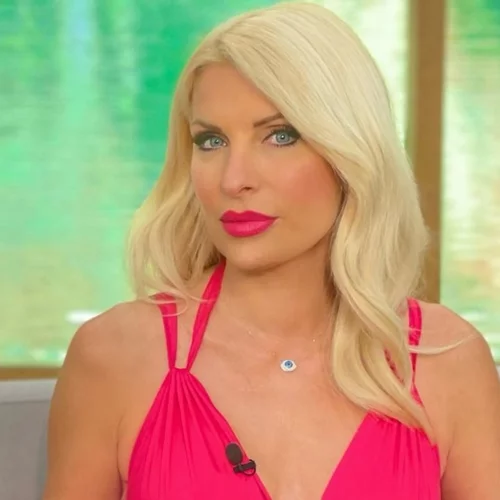 Η Ελένη Μενεγάκη φόρεσε το ιδανικό one shoulder φόρεμα για τις βραδινές εξόδους του φθινοπώρου