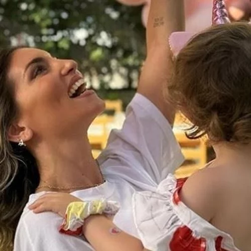Αθηνά Οικονομάκου | "Το παιδί μου είναι ολότρελο αλλά είναι ολόιδιο με μένα"