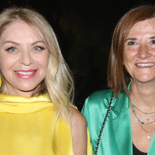 Έλλη Στάη | Δες τι φόρεσε σε βραδινή έξοδο με τη συμπεθέρα της, Βένια Παπαθανασοπούλου