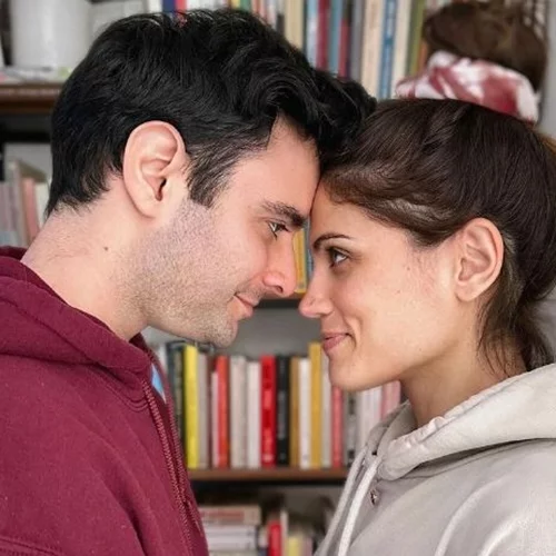 Ίαν Στρατής | Υιοθέτησε ένα ιδιαίτερο στιλ μέσα στο σπίτι του