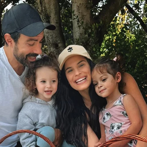 Οι κόρες της Χριστίνας Μπόμπα και του Σάκη Τανιμανίδη είναι άρρωστες "Αρρωστούλες, αλλά οι πιο γλυκούλες του κόσμου"