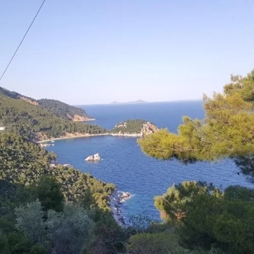 Η Σκόπελος ανάμεσα στους 10 προορισμούς της Ευρώπης με τις καλύτερες παραλίες για το 2025