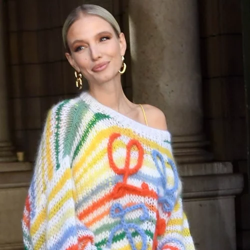 Τα κομψά πουλόβερ που θα αναδειχθούν ο καλύτερος φίλος σου στις χαμηλές θερμοκρασίες