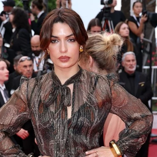 Η Τόνια Σωτηροπούλου με αέρινο 70s inspired Saint Laurent φόρεμα στο Φεστιβάλ Καννών