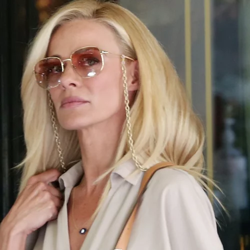 Η Ζέτα Μακρυπούλια βρήκε το ωραιότερο μικρό μαύρο φόρεμα της σεζόν στο Bershka