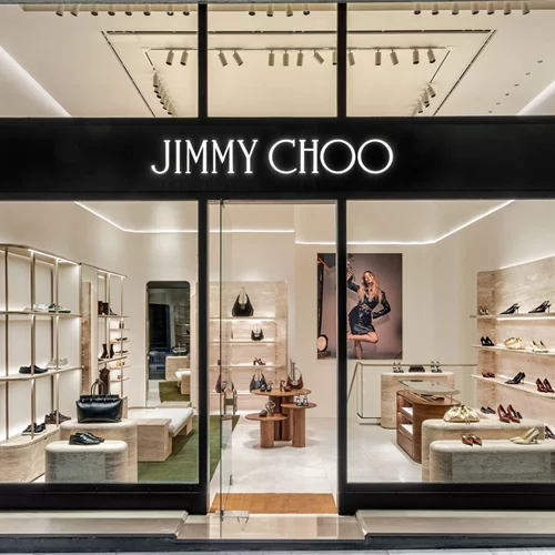 Ο οίκος Jimmy Choo εγκαινιάζει την πρώτη του μπουτίκ στην Αθήνα