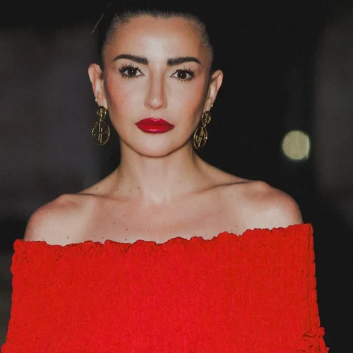 10 looks με βάση το κόκκινο χρώμα για να φορέσεις μέσα στον Δεκέμβριο