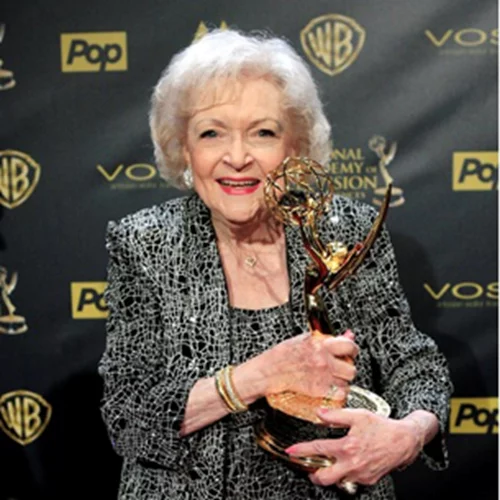 Πέθανε η Betty White, λίγο πριν κλείσει έναν αιώνα ζωής