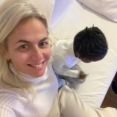 Η Χριστίνα Κοντοβά για την υιοθεσία της κόρης της | "Νομίζω ότι ζω ό,τι κάθε άλλη μαμά, δεν το ξεχωρίζω"