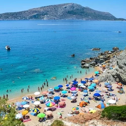 Ελεύθερες παραλίες της Αττικής για να βουτήξεις αυτό το τριήμερο