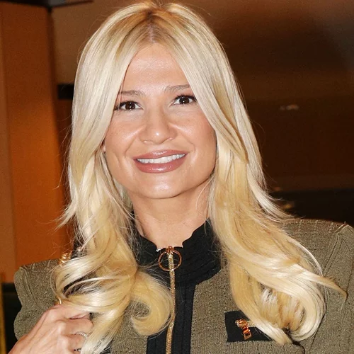 Η Φαίη Σκορδά στη Σκωτία με το item που δεν θα αποχωρίζεσαι το φθινόπωρο