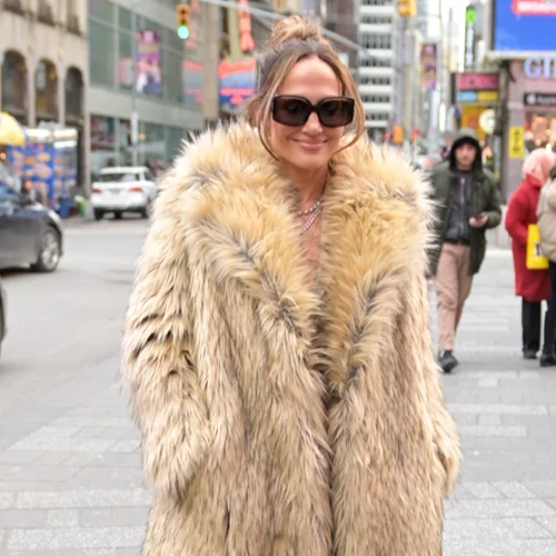 Chevron French | Το νέο μανικιούρ της Jennifer Lopez είναι η τέλεια παραλλαγή μιας κλασικής και αγαπημένης επιλογής