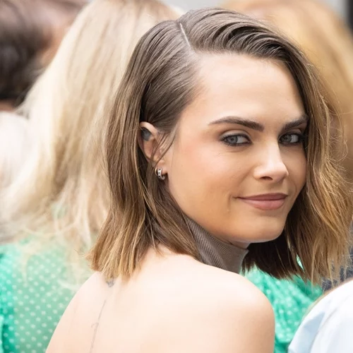 Butterfly Bob | Το low-maintenance κούρεμα που χαρίζει πλούσιο όγκο και στιλ στα μαλλιά