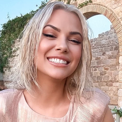 "Αυτό το κούρεμα σου πάει πολύ, πολύ φρέσκο" | Η Λάουρα Νάργες άλλαξε τα μαλλιά της