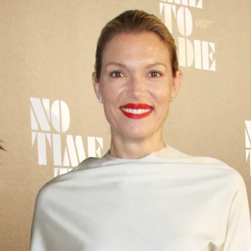 Night Out | Το look της Βίκυς Καγιά που θα σε κάνει να μη βαρεθείς ποτέ το μικρό μαύρο φόρεμα