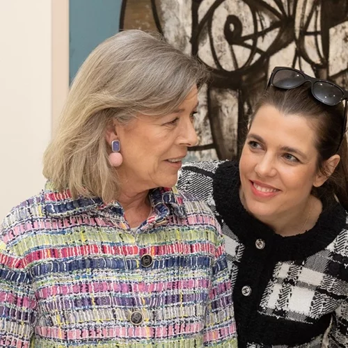 Καρολίνα του Μονακό - Charlotte Casiraghi | Μητέρα και κόρη επιλέγουν τις ίδιες διαχρονικές γόβες
