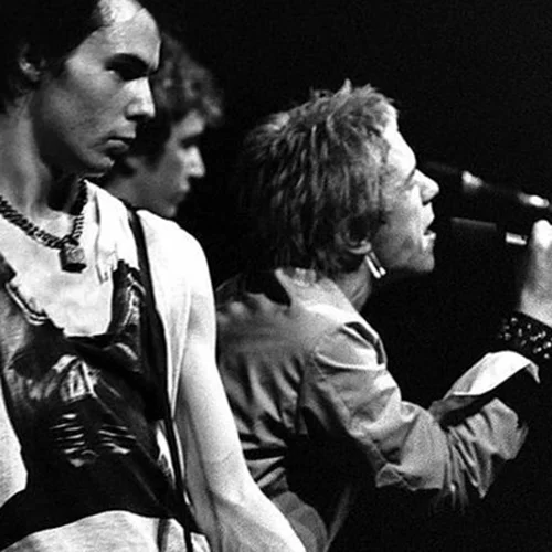 Sid Vicious | "Σε παρακαλώ, μητέρα θάψε με δίπλα στο μωρό μου. Θάψε με, με το δερμάτινο σακάκι μου, το τζιν μου και τις μπότες μου. Αντίο."