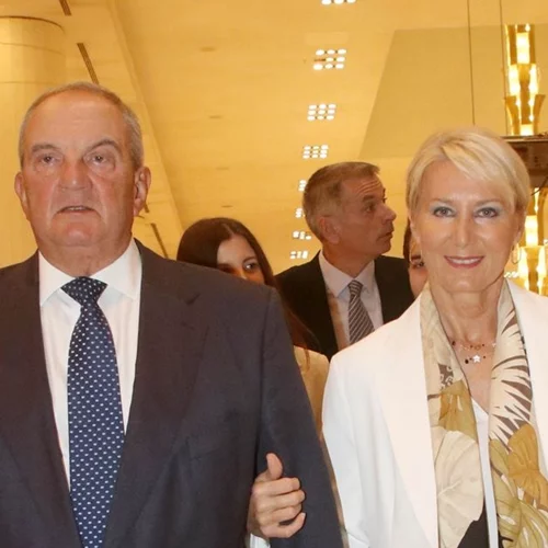 Νατάσα Παζαΐτη | Σε δείπνο με τον σύζυγό της Κώστα Καραμανλή - Η εμφάνιση με παγιέτες