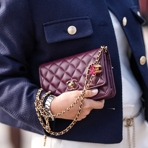 Το χρώμα νυχιών που κάνει κάθε εμφάνιση να δείχνει (ακόμα) πιο "ακριβή"