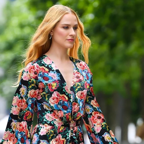 Το μαύρο σεμιζιέ φόρεμα της Zara που θα πρωταγωνιστήσει στις φθινοπωρινές εμφανίσεις σου