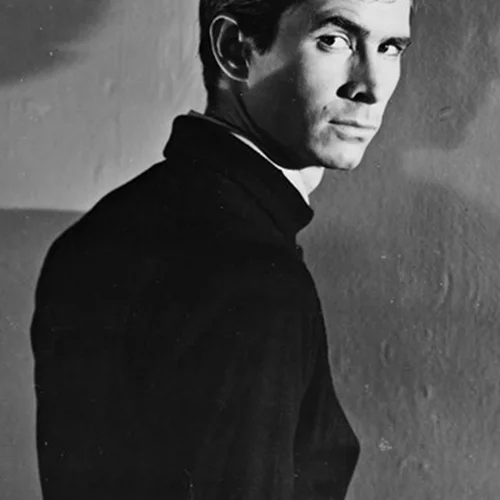 Αntony Perkins | Κακοποιήθηκε σεξουαλικά από την μητέρα του και υπέστη ηλεκτροσόκ λόγω της ομοφυλοφιλίας του