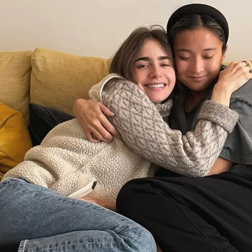 Ashley Park | Επέστρεψε στο σπίτι της μετά το σηπτικό σοκ - Η Lily Collins ήταν στους πρώτους που την επισκέφτηκαν